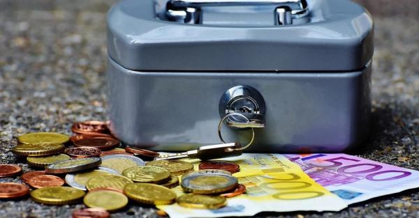 Курс валют на 30 травня: скільки коштують долар, євро і злотий