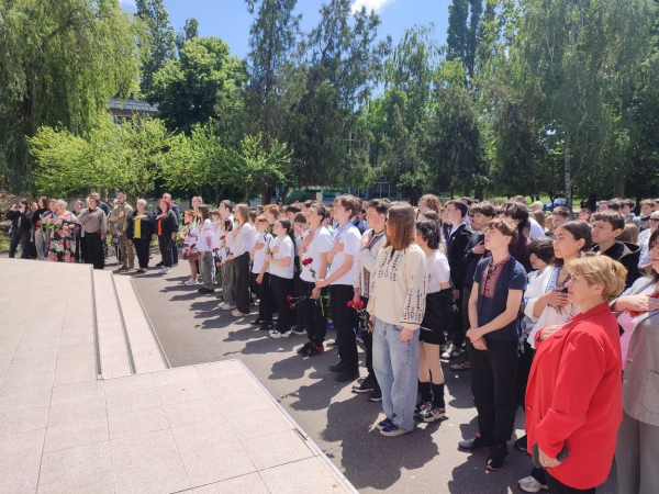 В Ізмаїлі відкрили пам’ятну дошку з ім’ям захисника Володимира Іванова