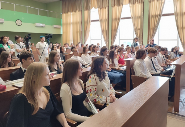 Нагородження: в Ізмаїлі цього року 69 випускників закінчили школу з відзнакою