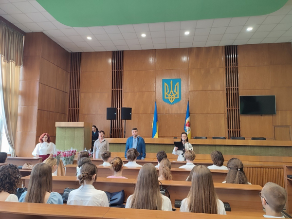 Нагородження: в Ізмаїлі цього року 69 випускників закінчили школу з відзнакою