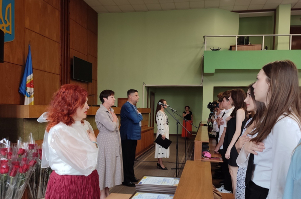 Нагородження: в Ізмаїлі цього року 69 випускників закінчили школу з відзнакою