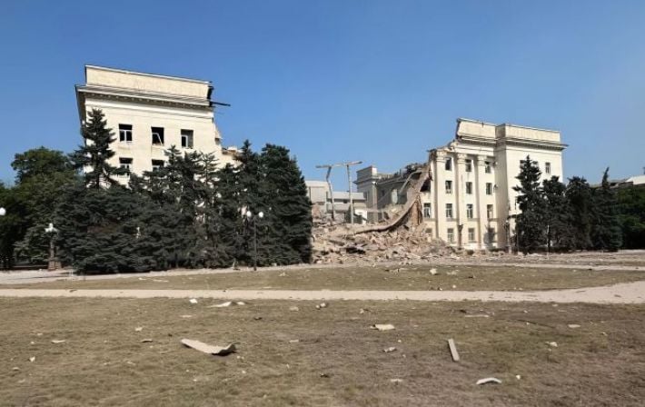 "Абсолютно больные существа": Зеленский об ударе россиян по зданию Херсонской ОГА