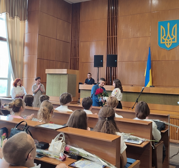Нагородження: в Ізмаїлі цього року 69 випускників закінчили школу з відзнакою