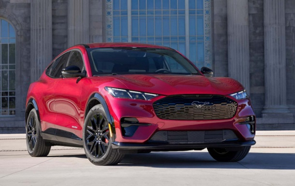 Ford відкликає майже 200 тисяч електрокарів через ризик блокування дверей