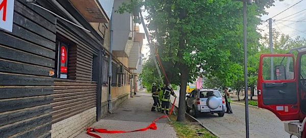 Пожежа в Ізмаїлі: Вогонь знищив квартиру пенсіонерки, попередня причина – мотлох