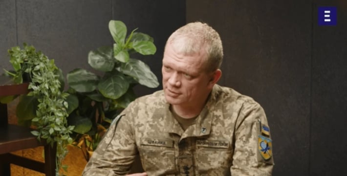 "Каждый должен служить": офицер ТрО назвал вывоз родителями юношей в возрасте около 16-17 лет за границу "побегом"