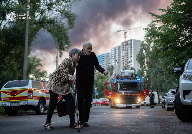 Масована нічна атака дронів і ракет на Київ: руйнування у 5 районах столиці -
