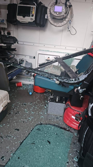 Пошкоджені 5 автомобілів швидкої допомоги.