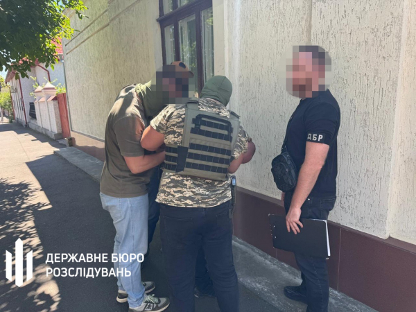 В Ізмаїлі затримали групу правоохоронців, які допомагали ухилянтам