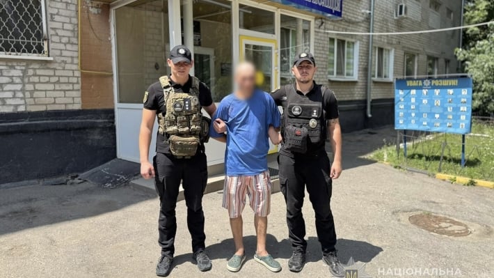 В Запорожье задержали мужчину, который ограбил пенсионера в подъезде