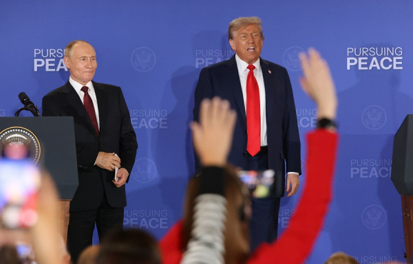 Зустріч Трампа та Путіна на Алясці: коли пози та жести означають більше, ніж публічні заяви