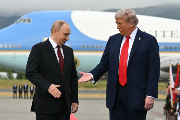 Зустріч Трампа та Путіна на Алясці: коли пози та жести означають більше, ніж публічні заяви