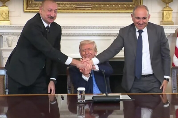 Азербайджан и Армения подписали мирное соглашение в США