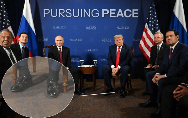 Зустріч на Алясці: у Трампа ноги опухли, а у Путіна – підкошувались