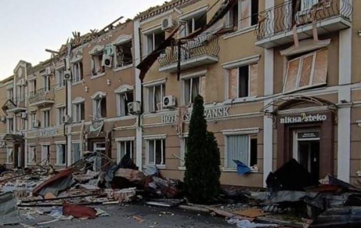 Россияне ударили по центру Славянска: повреждена визитная карточка города