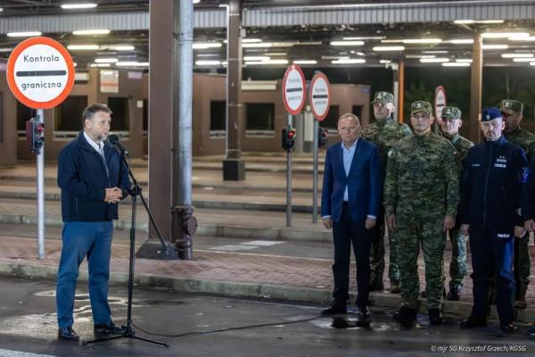 Польща повністю закрила кордон із Білоруссю на тлі навчань "Захід"