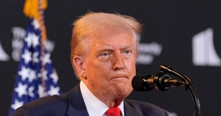 "Молюсь за вас": пастор Трампа вызвал волну слухов о здоровье президента США