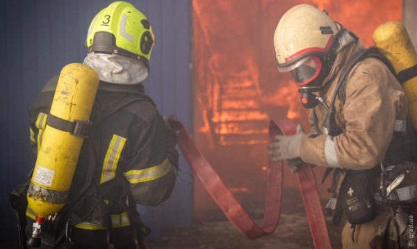 В Усатовому згоріли автомобілі та обладнання на станції техобслуговування