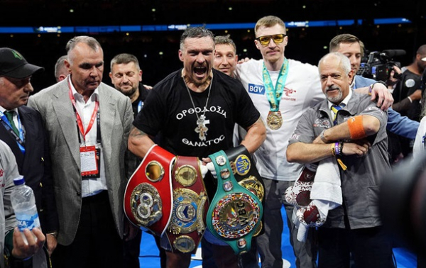 Олександр Усик більше не є абсолютним чемпіоном
