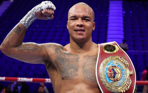 Президент WBO повідомив, хто замінить Усика у поєдинку проти Вордлі