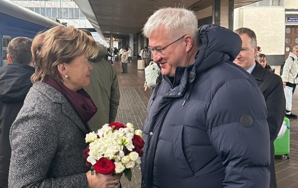 Глава МЗС Латвії прибула до Києва