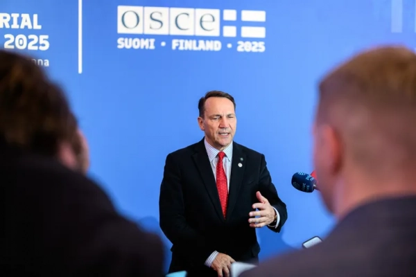 Сікорський жартом відповів на заяву щодо створення Польщі Леніним. Порівняв його з Путіним