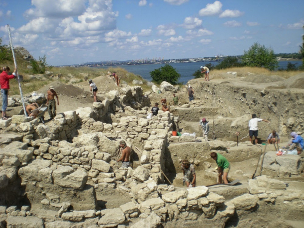 Київ проти Ермітажу: що відомо про головного «розкопника» античного Криму, заарештованого в Польщі