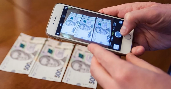 Підвищення зарплат, збільшення ЄСВ та безкоштовний роумінг: що нас чекає на початку року