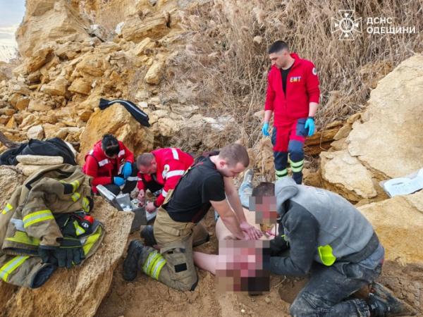 В Одеській області чоловік загинув, зірвавшись зі скелі
