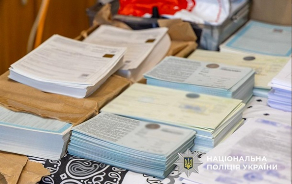 У Києві накрили підпільну "поліграфію" меддовідок для ухилянтів