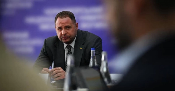 Єрмаку дозволили пересуватися Україною, але з електронним браслетом