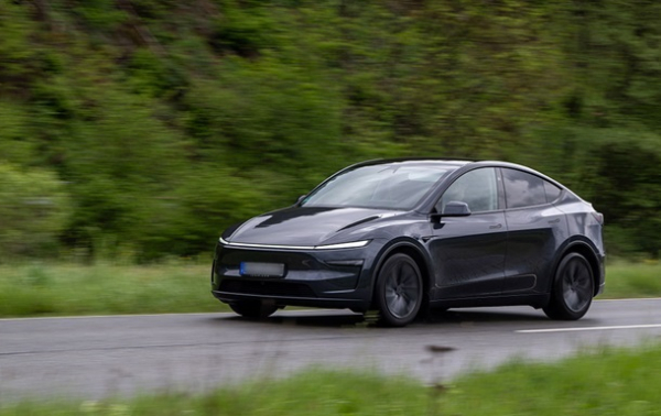 Продажі Tesla в Іспанії обвалилися майже на 79% за місяць