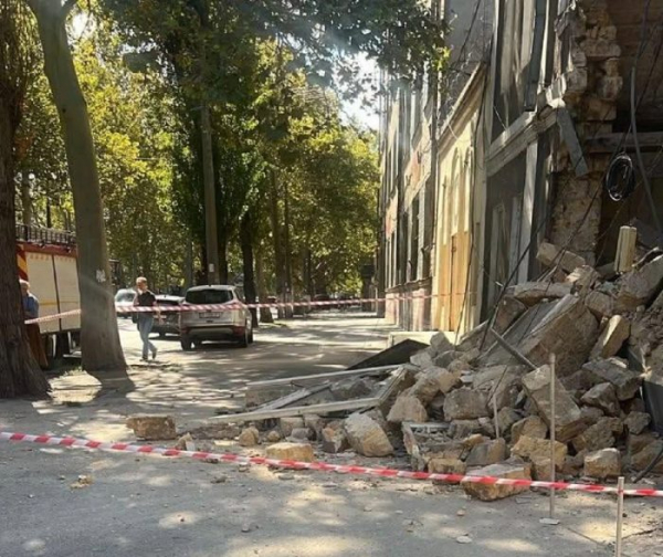 На Молдаванці в Одесі обвалилася частина будівлі: постраждалих немає
