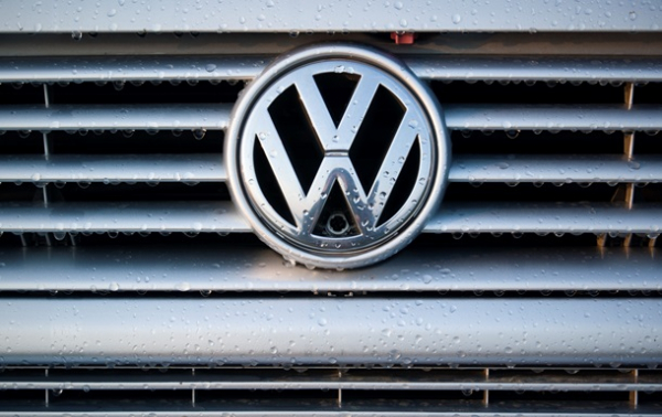 Volkswagen відкликає 208 000 авто через дефект рульової рейки