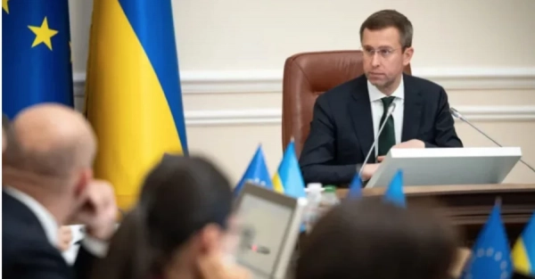 Відрубаєш одну голову – виростуть дві: як скорочення чиновників роздуває штат держапарату